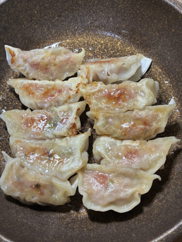 手作り餃子を福島の万能味噌で食べる一人夕食 節約でも満足できる食卓