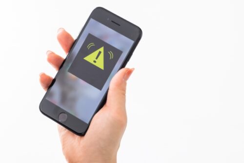 SNS広告で激安販売をうたう詐欺サイトのスマホ画面イメージ