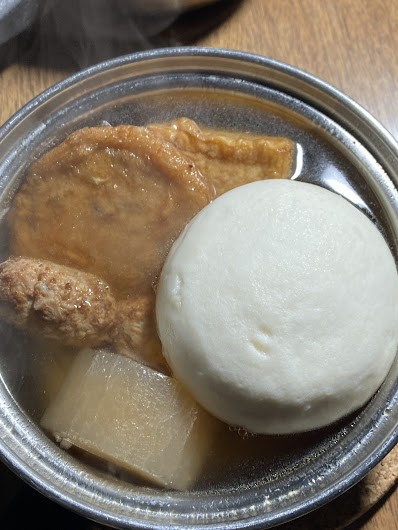 セブンイレブンのおでんで手軽に済ませた冬の夕飯