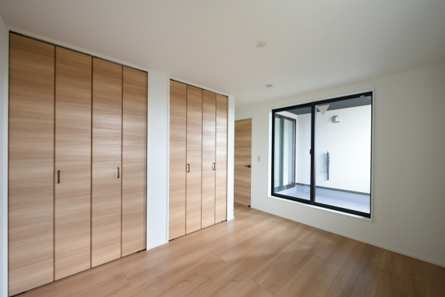 断捨離を実践するシンプルな生活空間