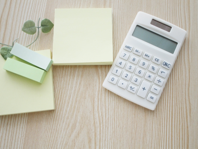 積立投資シミュレーションで将来の資産額を確認するイメージ画像