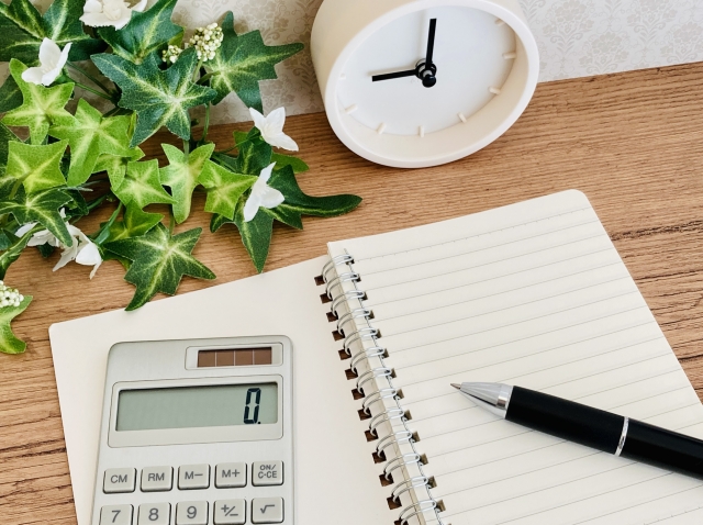 50代独身女性の新NISAで増やす老後資金のシミュレーションと現実的な金額を計算するイメージ画像