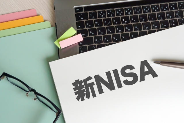 老後資金の計算と生活費シミュレーションイメージ NISAと資産形成の概念図