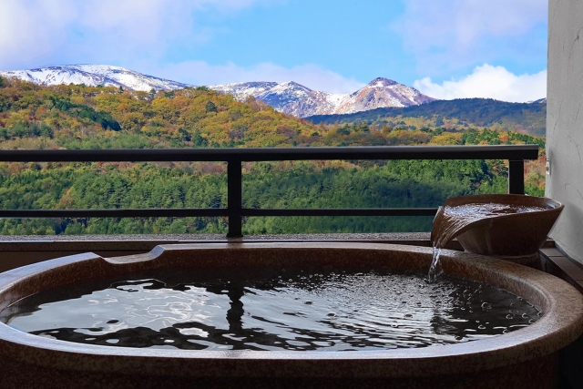 楽天証券のNISA口座でお金を増やしてr旅行を楽しむイメージ画像