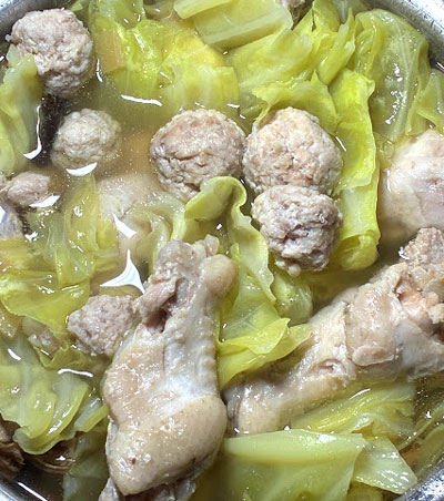 白髪予防や美肌を意識したコラーゲンたっぷりの鶏の水炊き鍋の夕食