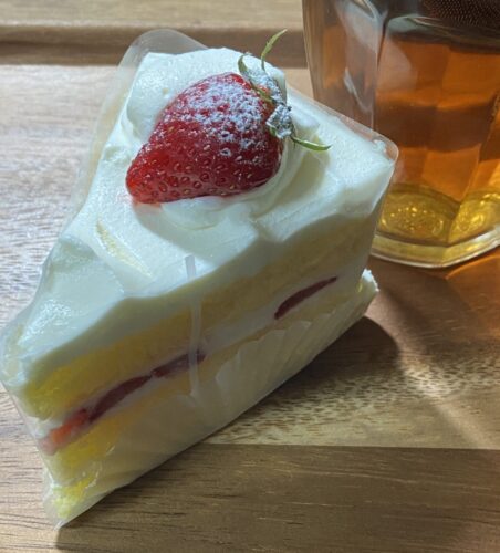 老後不安を解消させる資金計画後の食後のデザートケーキ